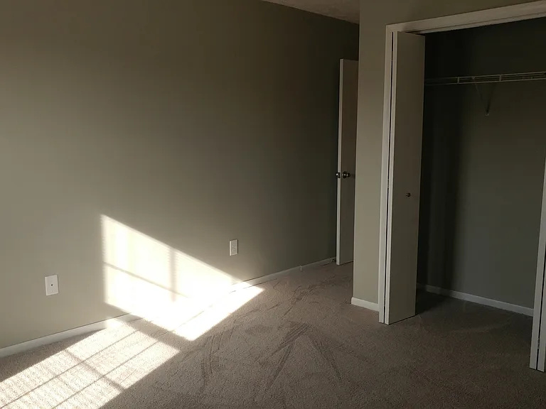 80 Bridgewater Ct — Photo 38