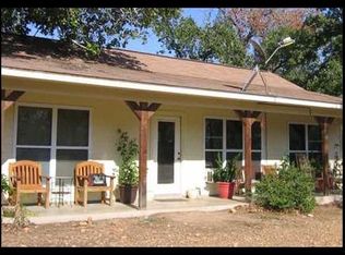 165 Raven Rd, Smithville, TX 78957