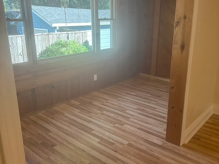 136 Suffield Ave — Photo 8