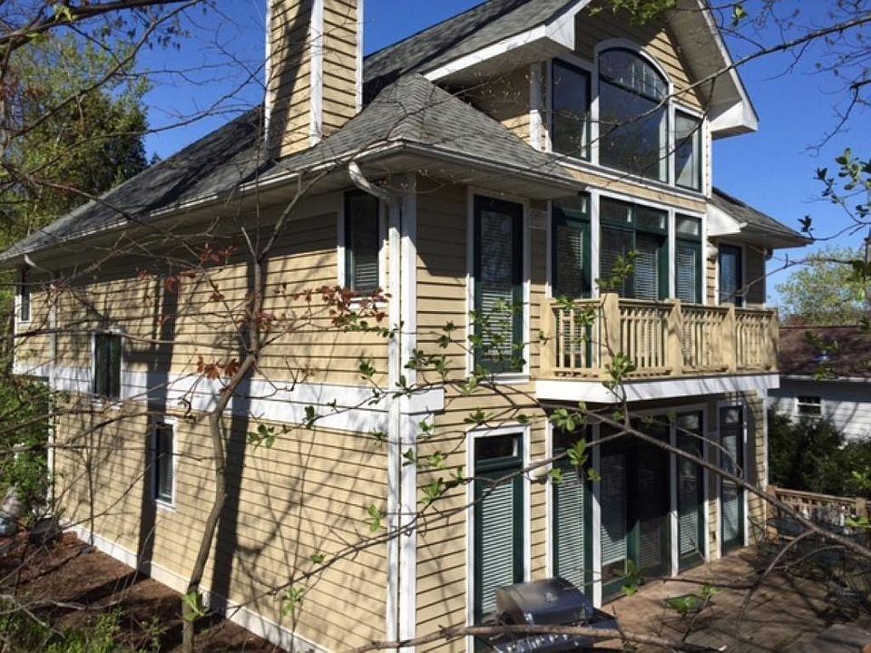 1st image of 414 S Lakeshore Dr