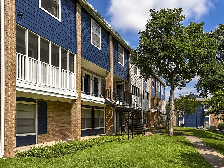 Remington House Apartments — Photo 3