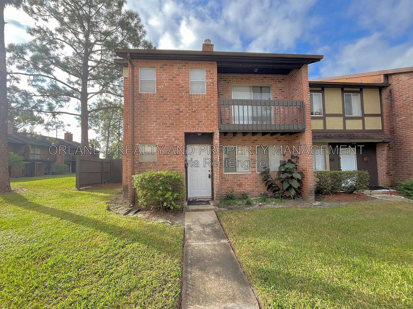 2 bed, 1.5 bath, 996 sqft, $1,250 — Photo 2