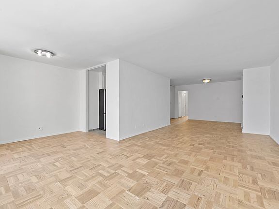 2nd image of 360 E 72nd St APT A1101