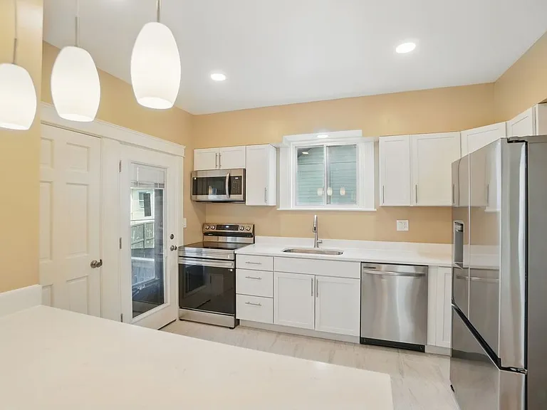 3439 Duncan Ave — Photo 2
