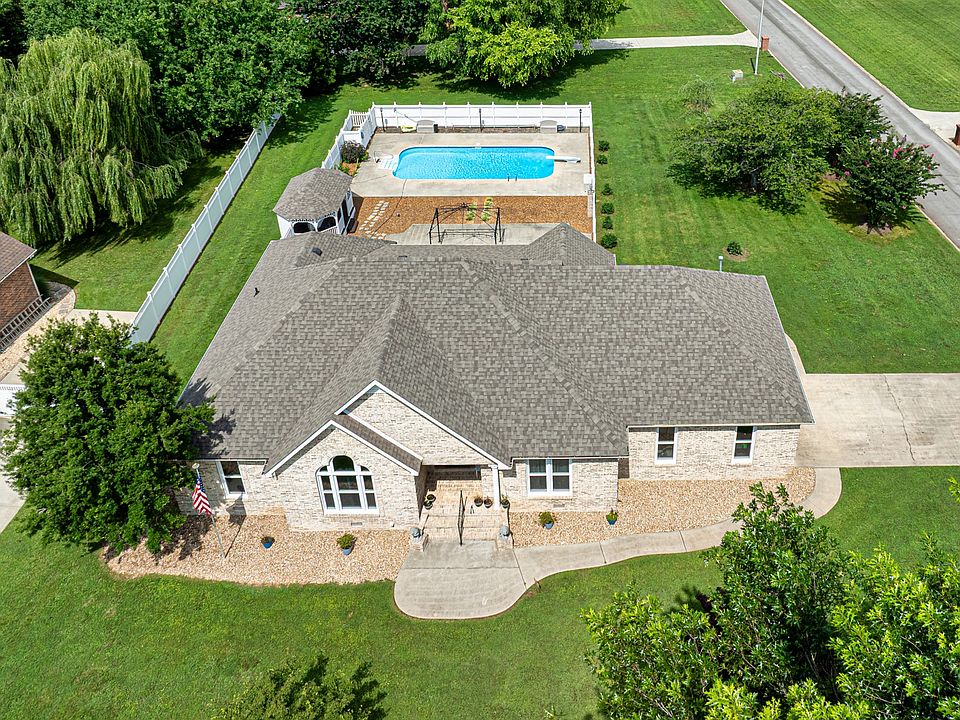 1st image of 215 Franklin Heights Dr