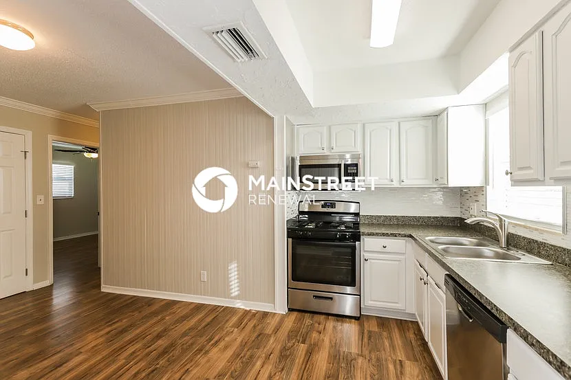 1833 Shore Acres Blvd Ne — Photo 2