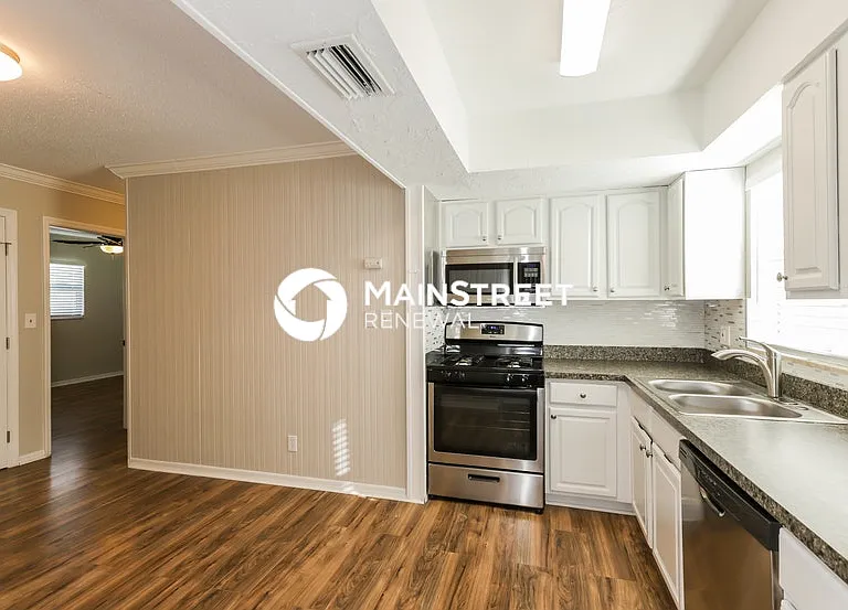 1833 Shore Acres Blvd NE — Photo 2