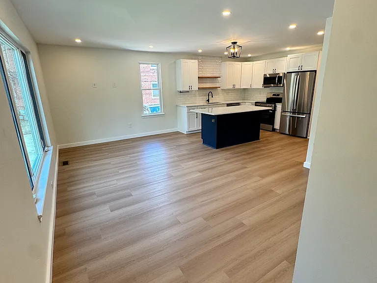 1220 Hollywood Ave #2 — Photo 10
