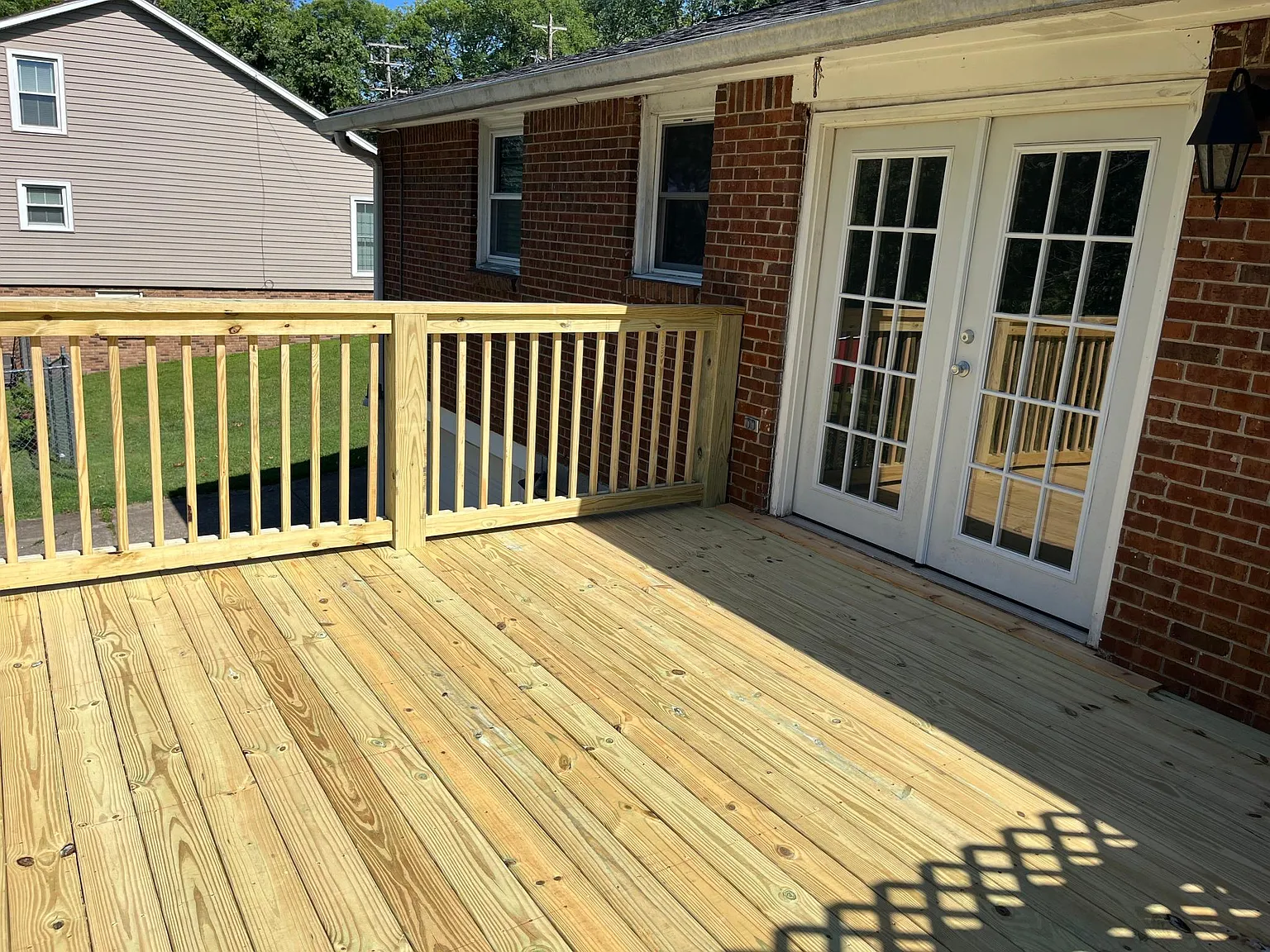 549 Maplewood Ln — Photo 2