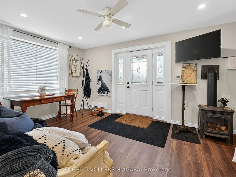 71 Rose Glen Rd S — Photo 3