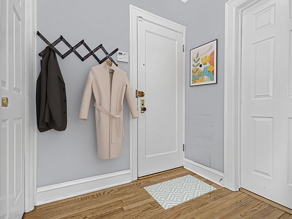 4th image of 7639 N Eastlake Ter APT 1B