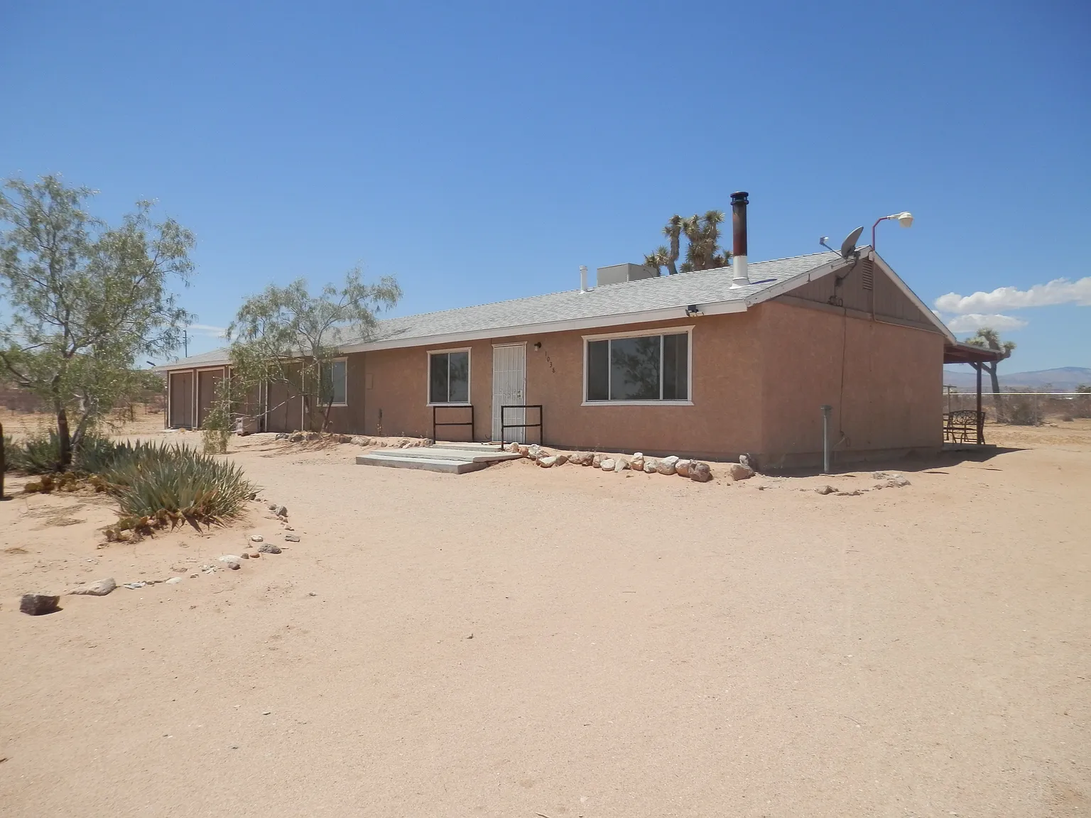 3 bed, 1200 sqft, $2,600 — Photo 2