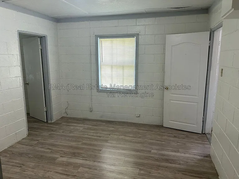 923 Cleveland St — Photo 6