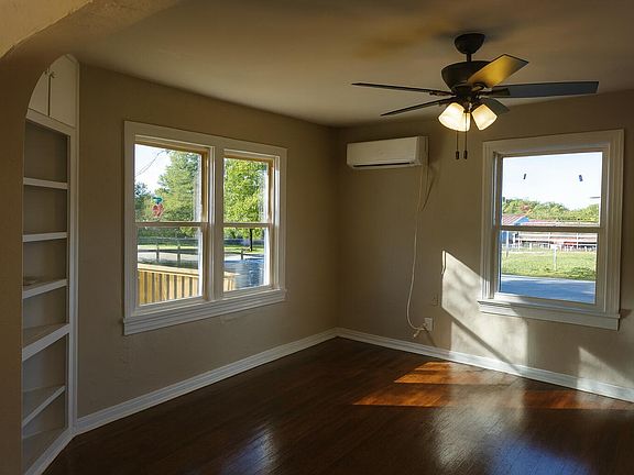 4th image of 102 Roberts Drive