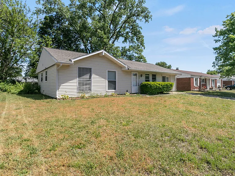 1333 Southlea Dr — Photo 2