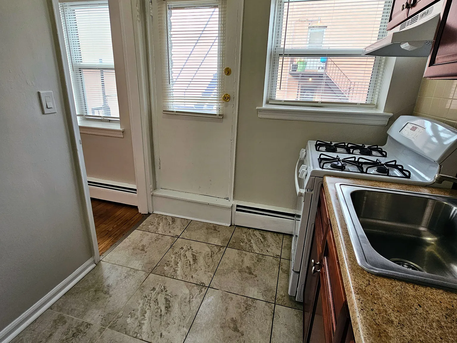 1 bed, 800 sqft, $1,765 — Photo 2