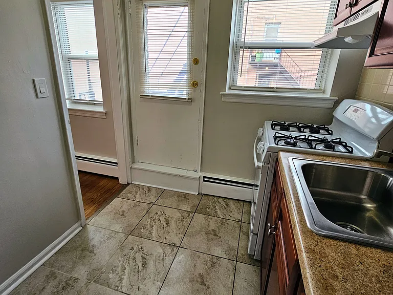 415 Kearny Ave #6B — Photo 2