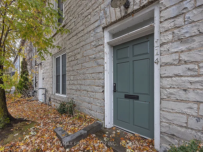 114 Yonge St — Photo 3
