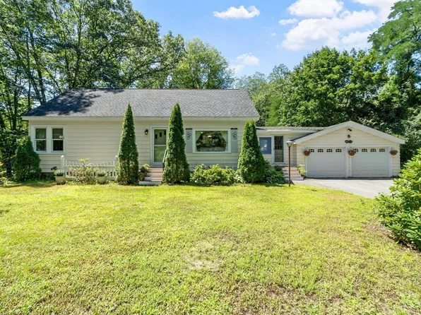 84 Fern Ave, Amesbury, MA 01913