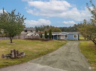 986 Carl Ave, Oak Harbor, WA