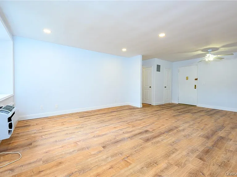 3 Sadore Ln #6M — Photo 4