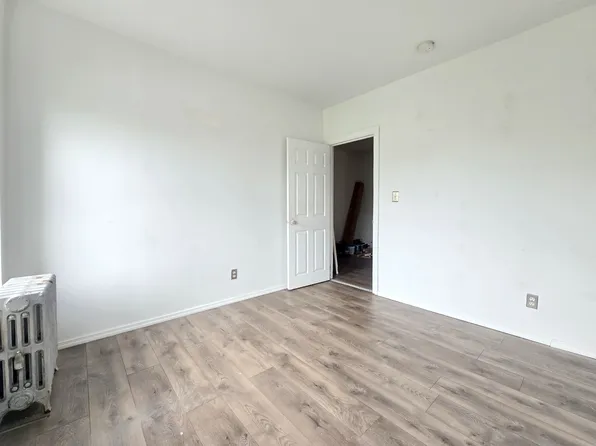 222 Metropolitan Avenue image 2 of 7