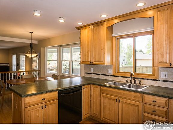 Opens to Breakfast Nook