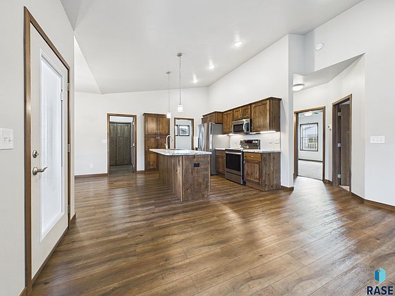 5th image of 5105 E 64th St