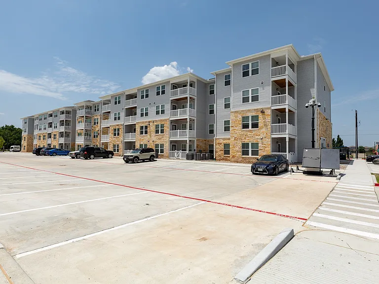 Cordova Apartments — Photo 39