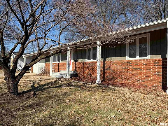 3rd image of 612 Hall Dr