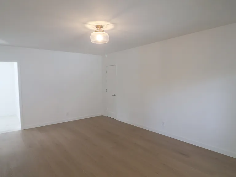 11610 Oxnard St #1 — Photo 14