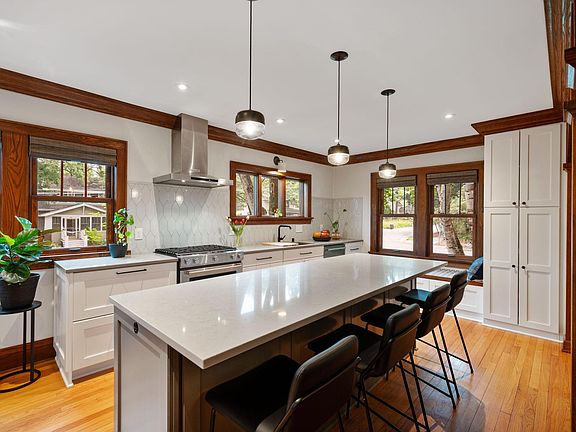 4th image of 1369 Brompton St