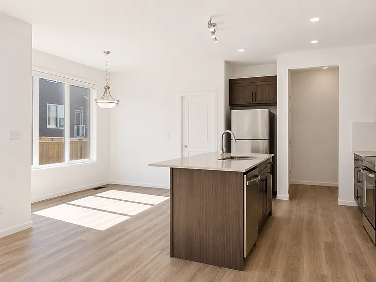 25 Yorkstone Row SW #UPPER — Photo 8