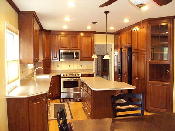 4th image of 2358 McKinley St NE