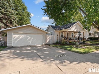 2711 Bridge Ave, Davenport, IA, 52803