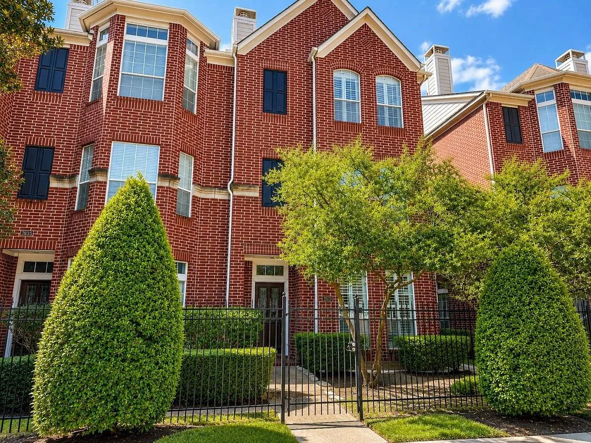2637 W Dallas St in Houston, TX 77019 — Photo 1