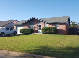 1009 Kings Rd, Moore, OK 73160
