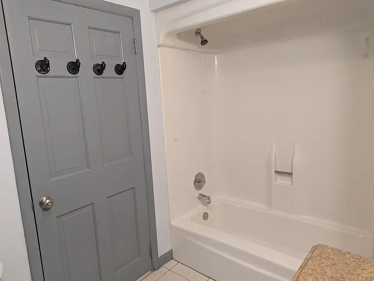 250 Locust St — Photo 13