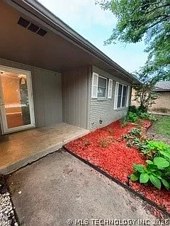 429 S Fern Ave — Photo 2
