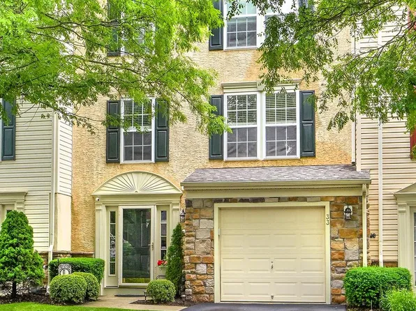 33 Creekside Dr, Pottstown, PA 19464