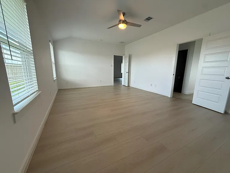 4303 Whitefish Ln — Photo 16