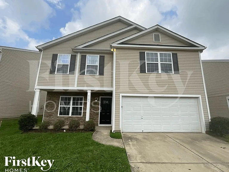 1800 Eastway Dr — Photo 1