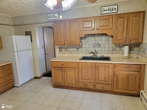 5th image of 211 Athletic St