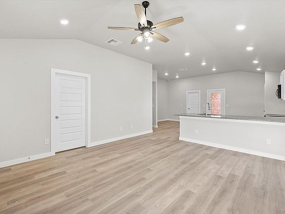 4th image of 2606 Tiffin Ave