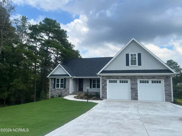 20 Oak Hill Drive, Foxfire Village, NC 27281