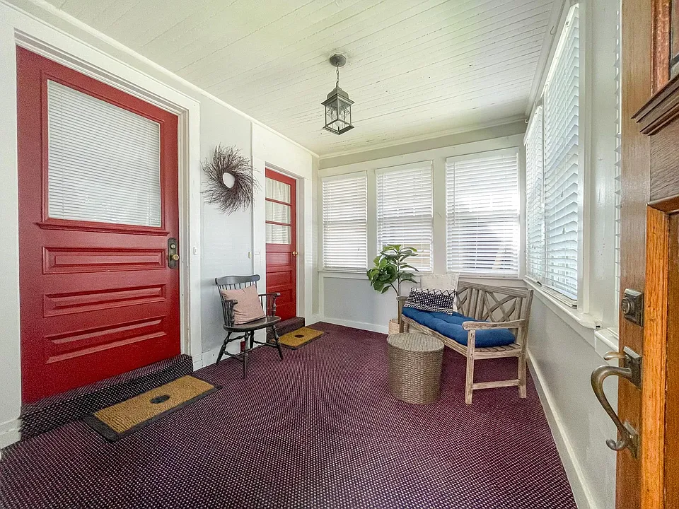 Enclosed front porch/entry