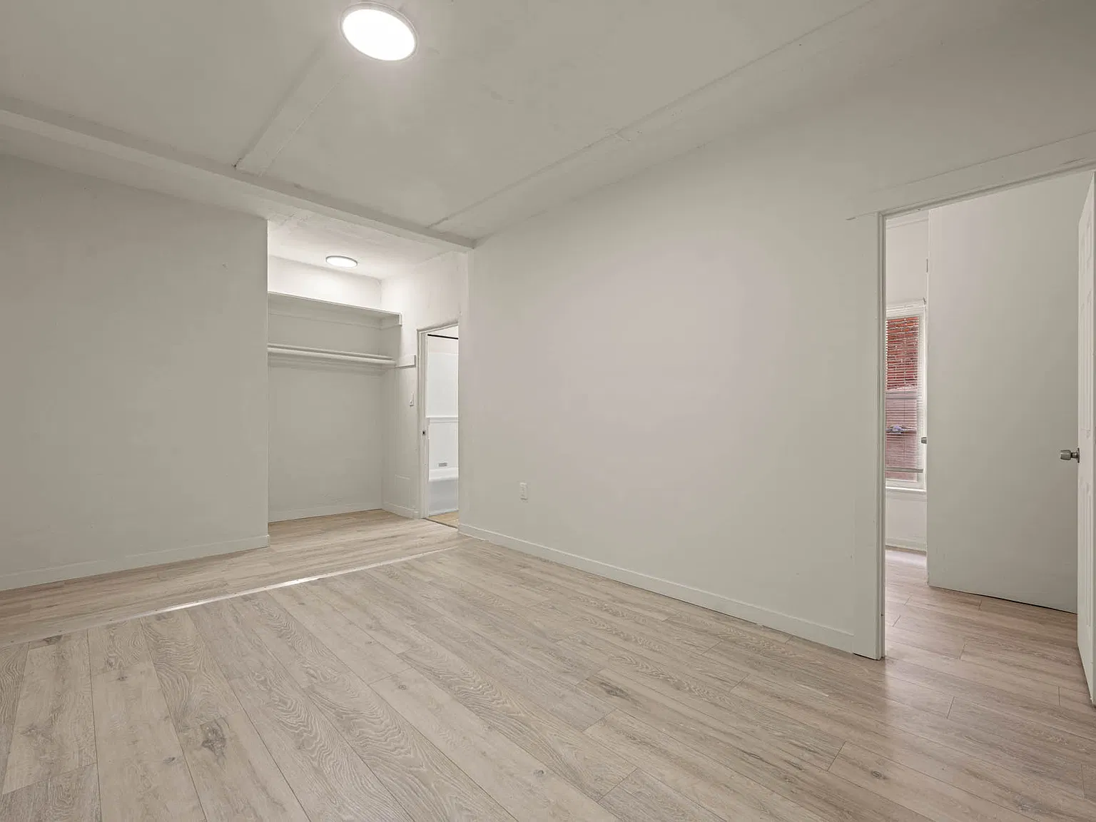 732 S Normandie — Photo 4