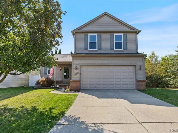 10300 Edgewater Trl, Holly, MI 48442