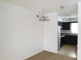 144 Ann St APT 9, Clarendon Hills, IL 60514