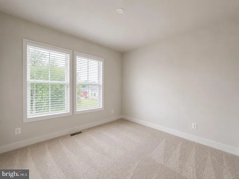 131 Sapphire St — Photo 29